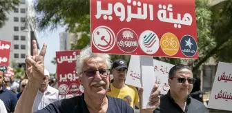 Tunus'ta, Anayasa referandumuna karşı düzenlenen protesto polis engeline takıldı