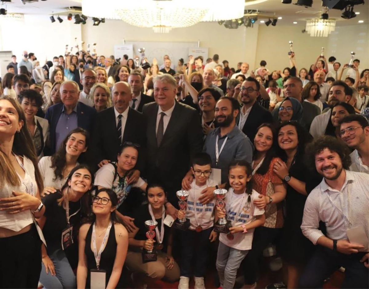 "Türkiye Okullar Arası Zeka Oyunları"nda dereceye girenlere ödülleri verildi