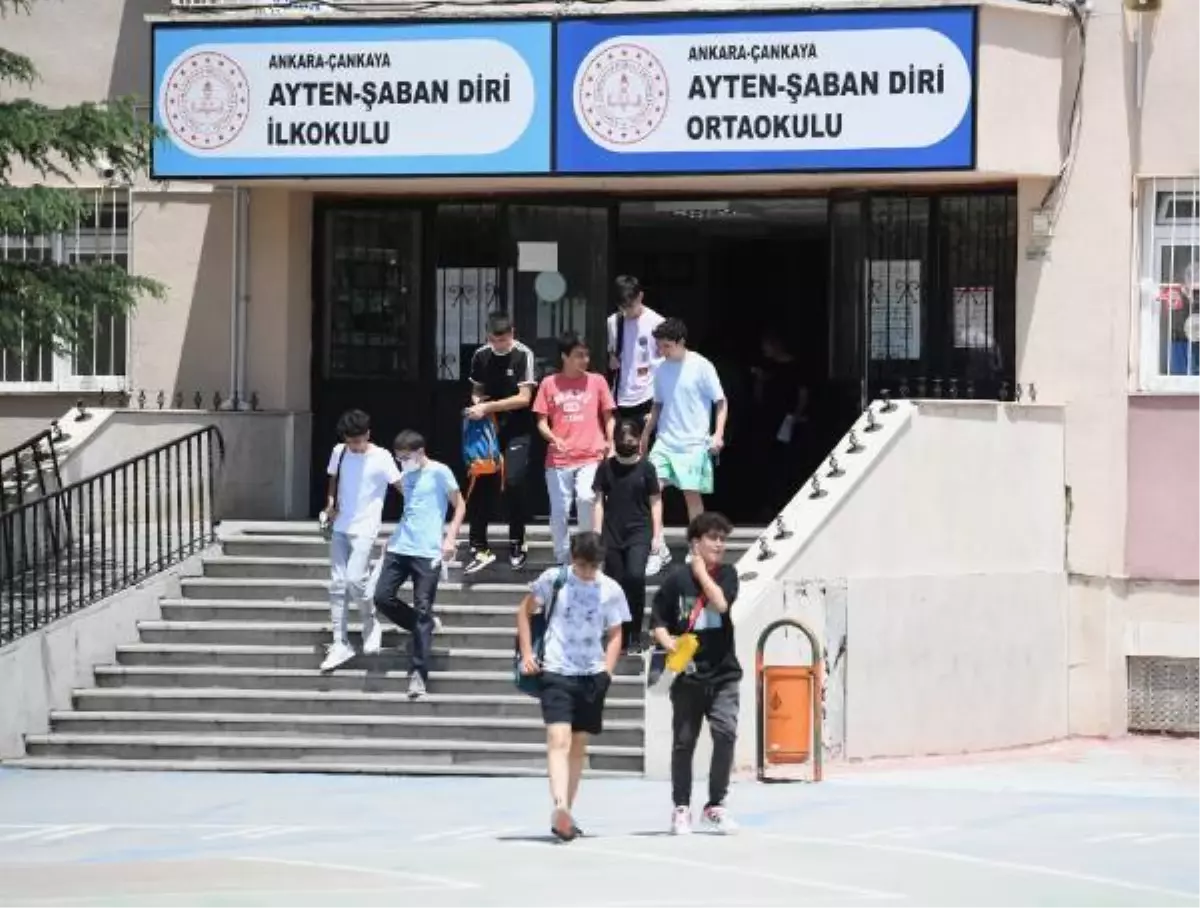 Ankara'da LGS heyecanı; Bakan Özer de Koordinasyon Merkezi'nde (2)