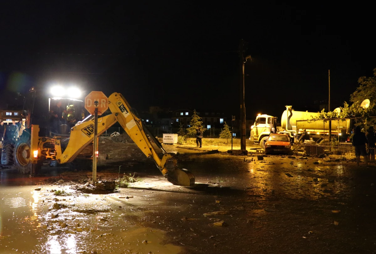 Sağanak nedeniyle su basan evdeki engelli kız öldü, annesi hastaneye kaldırıldı (3)