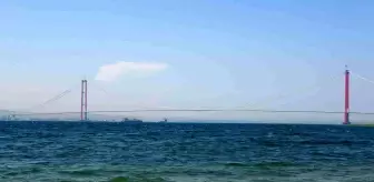 'Castoro 10' isimli gemi 1915 Çanakkale Köprüsünün altından geçti