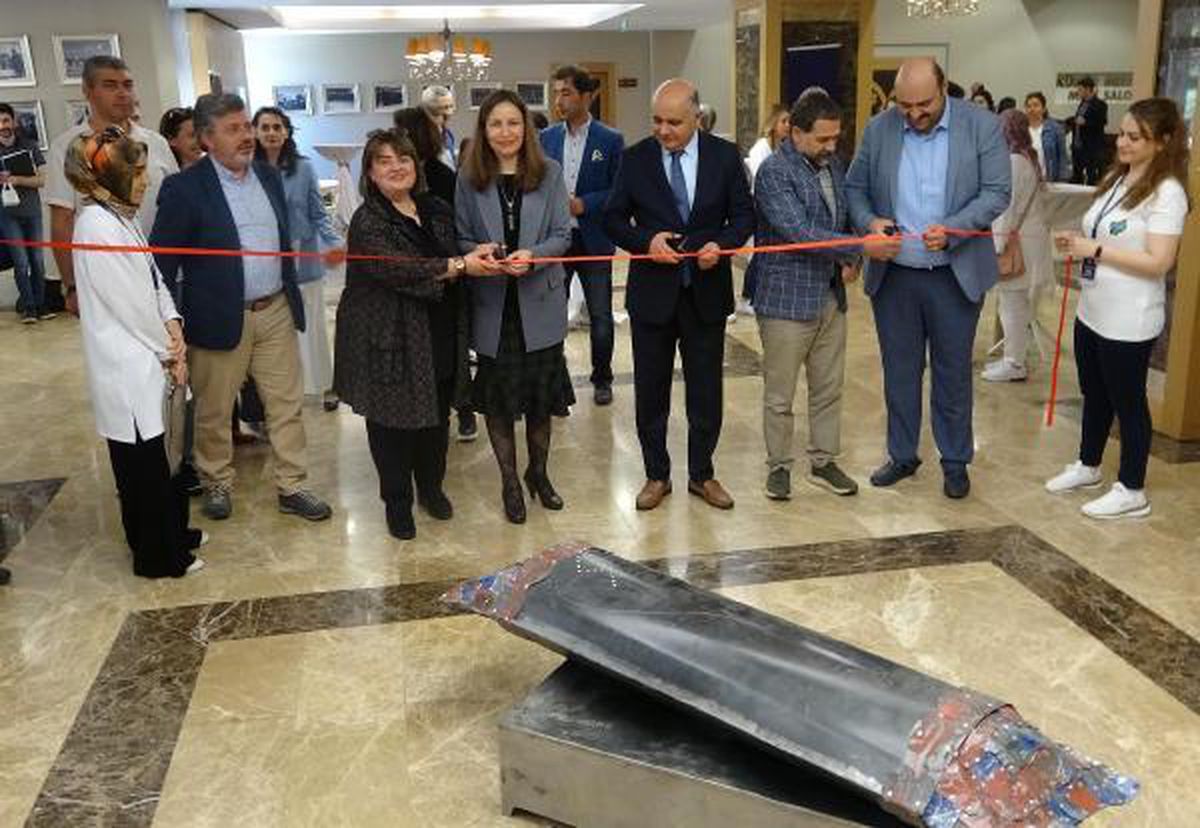 Çevre kirliliğine dikkat çekmek için \'atıktan sanata\' sergisini açtılar