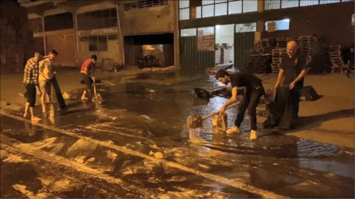 Diyarbakır\'da sıvı dolum makinesi basınçla taştı; 1 kilometrelik alana şekerli madde yayıldı