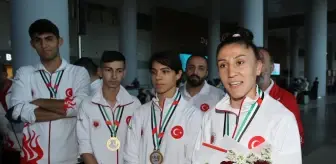 Dünya şampiyonu Muaythai Milli Takımı yurda döndü