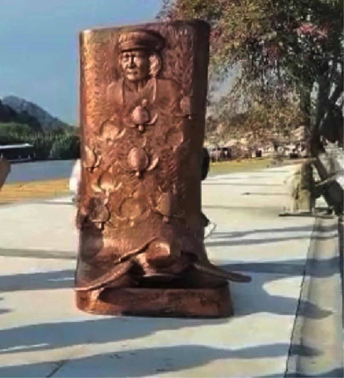 Environmental monument built in memory of 'Captain June, Mother of Carettas'