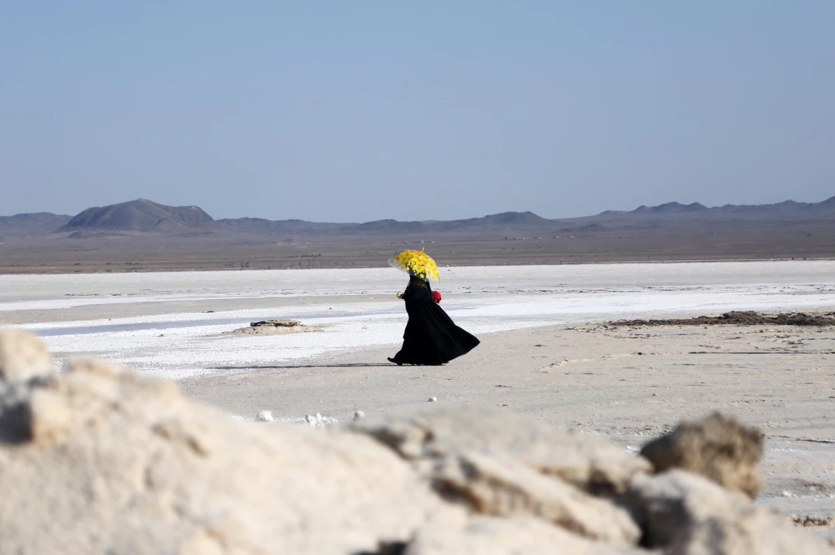 İran\'daki tuz gölü küresel ısınma nedeniyle can çekişiyor