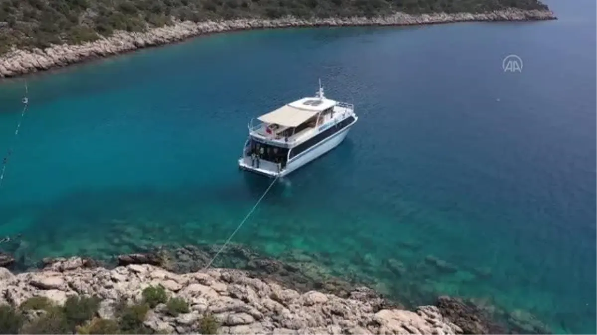 Kaş\'ta deniz dibinde atık istasyonları oluşturuluyor