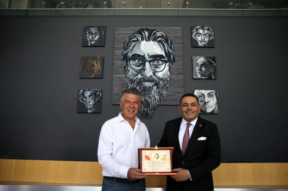 MTSO Başkanı Sadıkoğlu'dan İSO 500'de başarı olan firmaya plaket