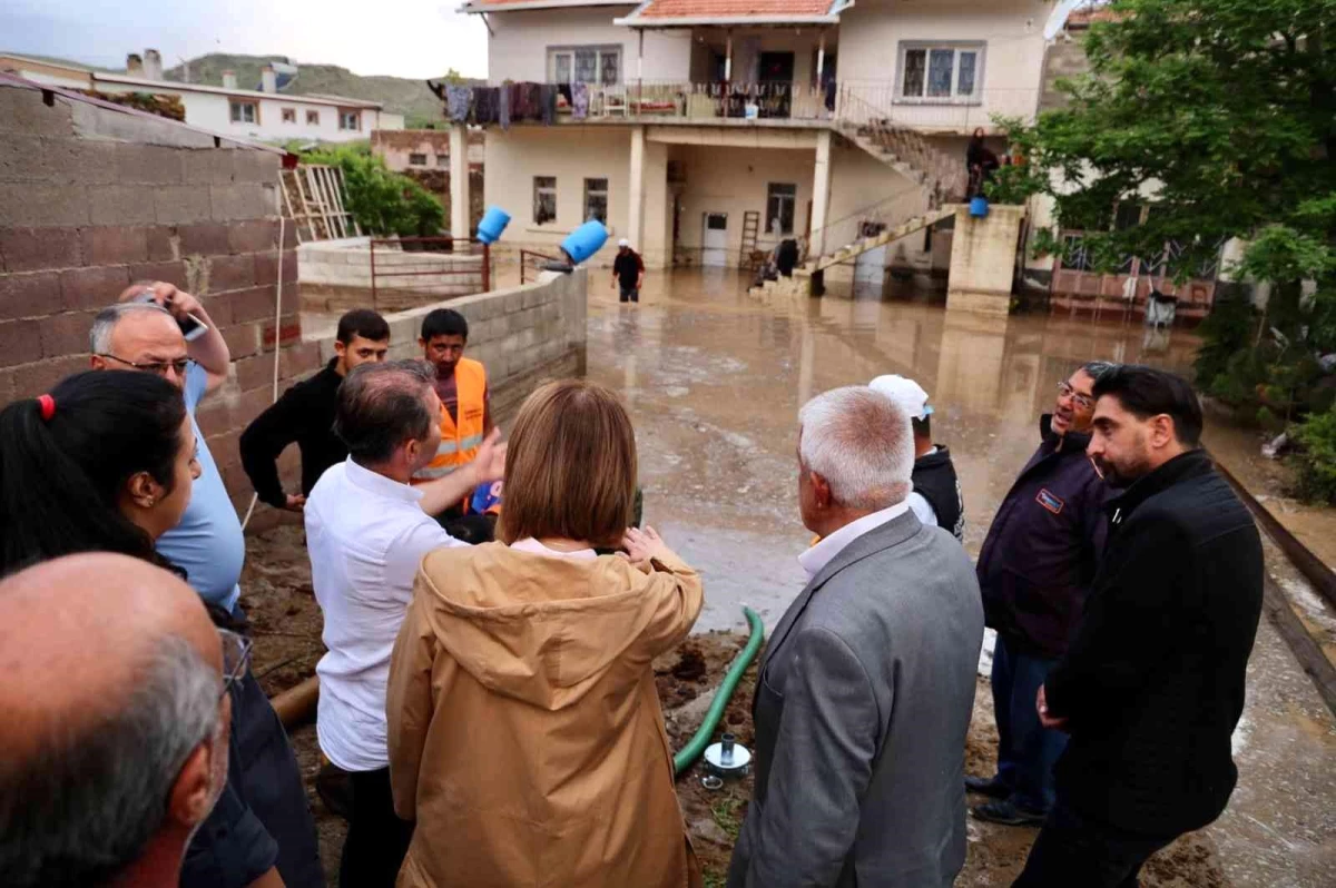 Nevşehir\'de şiddetli yağış, ev ve iş yerleri sular altında kaldı