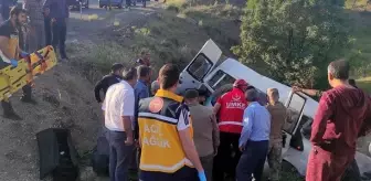 Siirt'te şarampole devrilen minibüsteki 4 kişi öldü, 6 kişi yaralandı