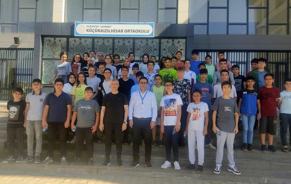 Tahmazoğlu\'ndan LGS sınavına giren öğrencilere kumanya sürprizi