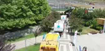 Tuzla'da Dünya Çevre Günü'nde çöpleri maskotlar topladı