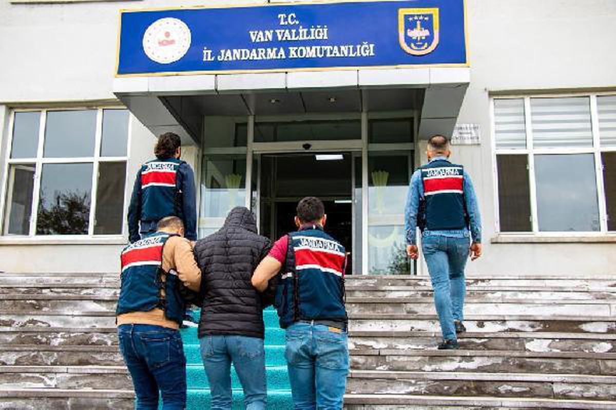Van\'da polisin şehit edilmesine tutuklama