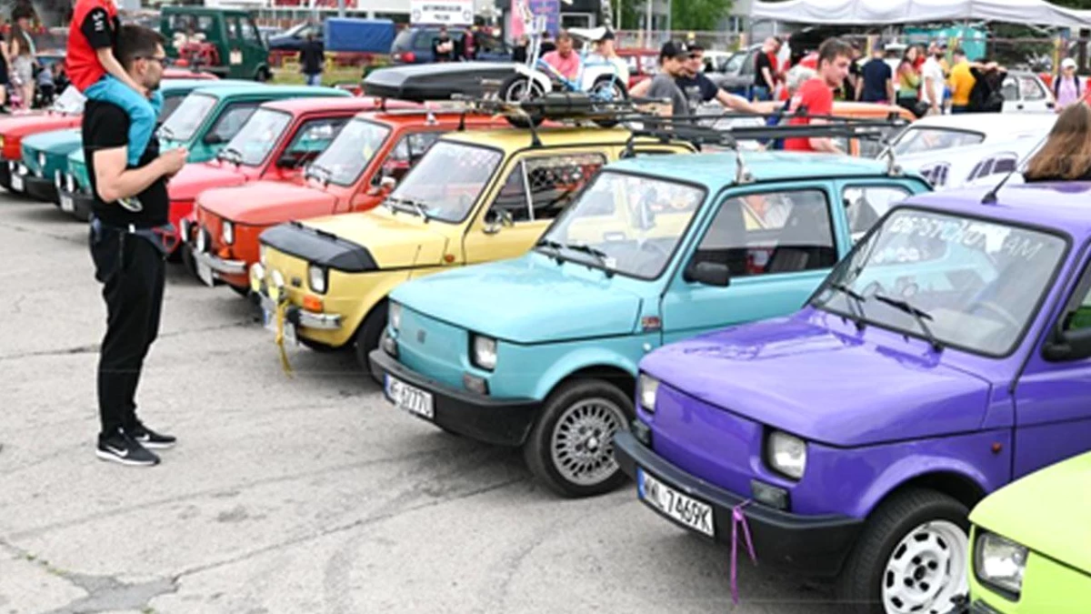 Varşova\'da Fiat 126 Meraklıları Biraraya Geldi