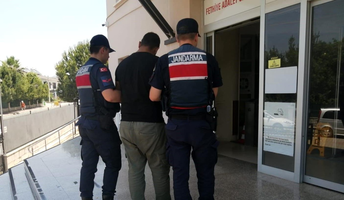 15 yıl cezası olan şahıs JASAT\'a takıldı