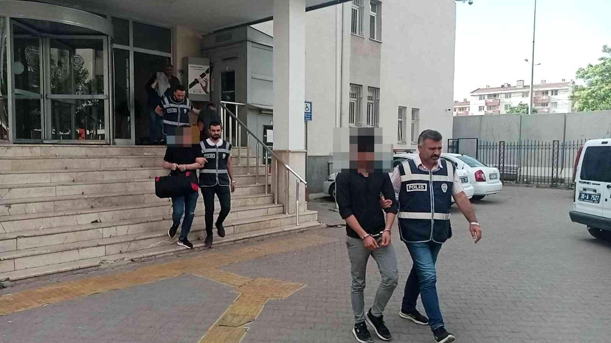 Aranan 12 kişi yakalandı