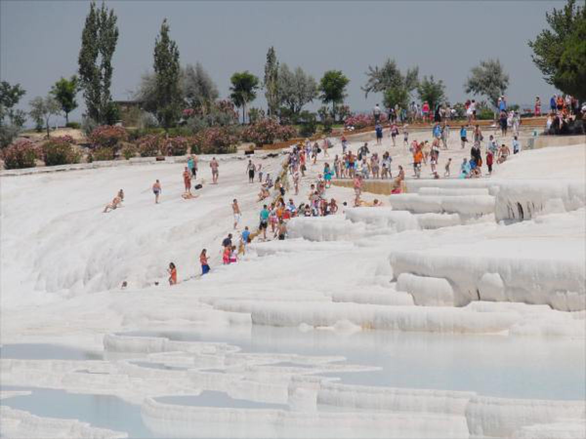 \'Beyaz cennet\' Pamukkale\'yi ilk 5 ayda 431 bin turist ziyaret etti
