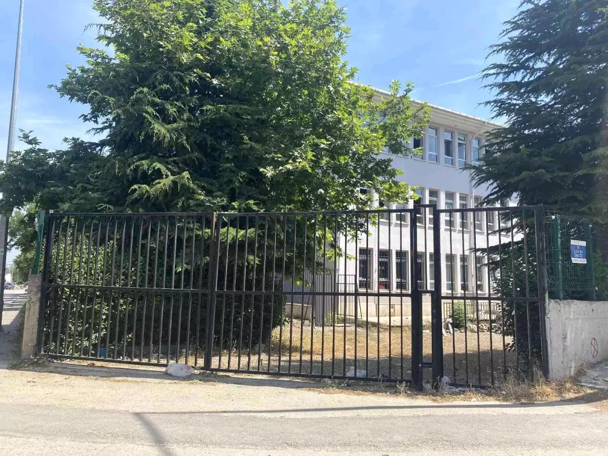 Bursa\'da 3 okulun kullandığı salondaki dansöz olayının perde arkası