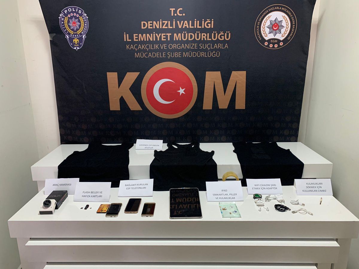 Denizli\'de Motorlu Taşıtlar Sınavı\'na kopya düzeneğiyle girmeye çalışan 2 kişi yakalandı