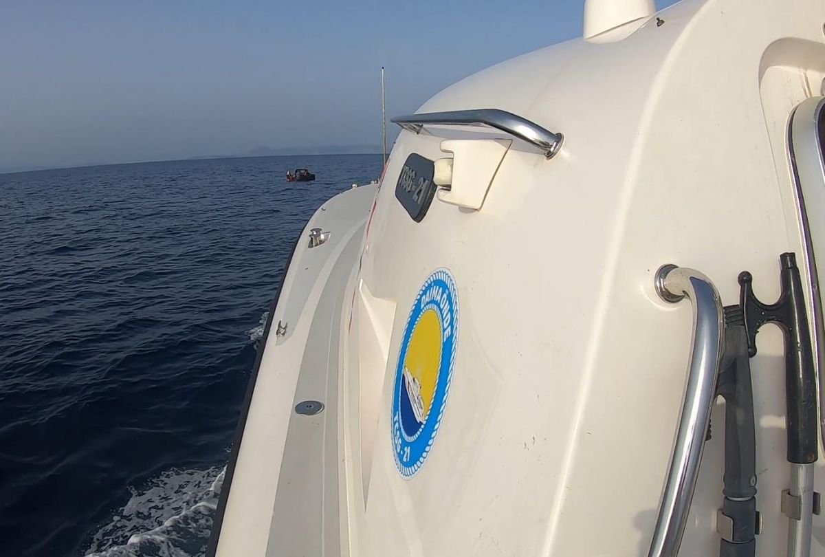 Didim\'de Türk kara sularına geri itilen 15 düzensiz göçmen kurtarıldı