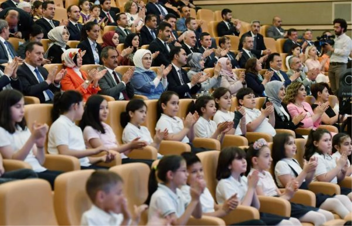Emine Erdoğan Çevre Dostu 1000 Okul Projesi Ödül Töreni\'nde konuştu (2)
