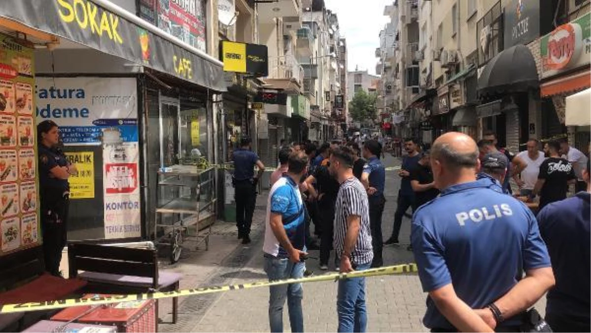 İzmir\'de berberde çatışma: 1 ölü, 1 yaralı