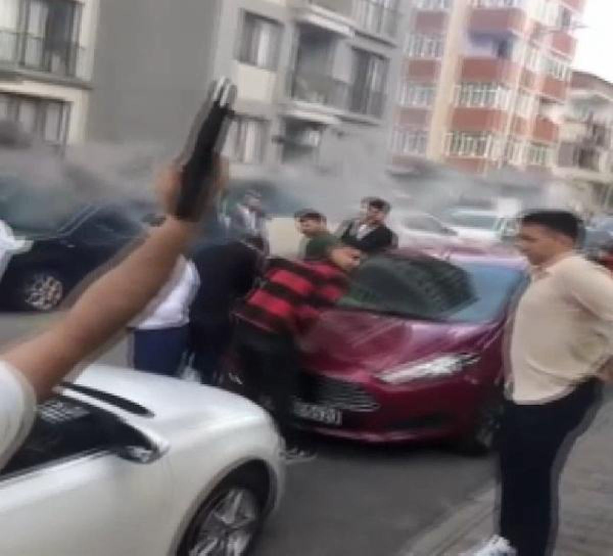 Kağıthane\'deki sünnette havaya ateş ettiler