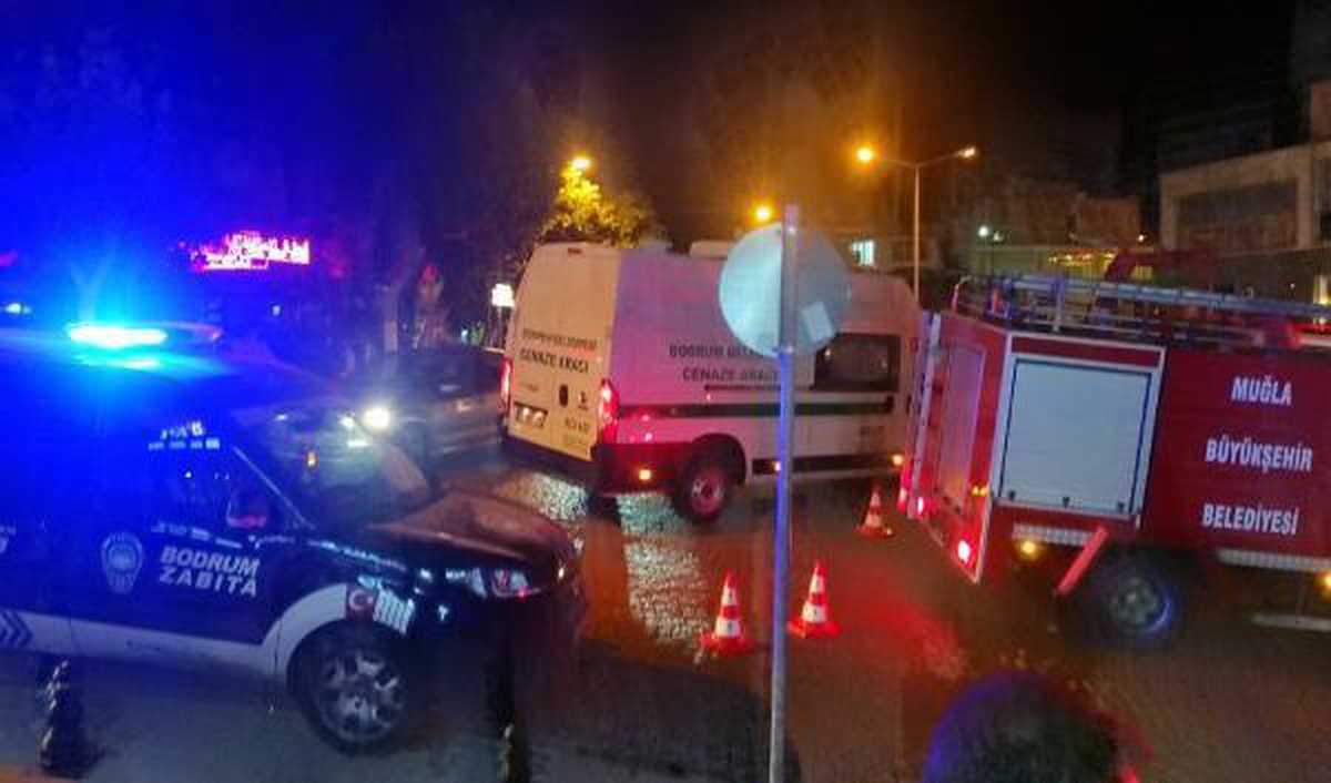 Kaldırıma çıkan otomobilin çarparak duvara sıkıştırdığı İngiliz turist öldü