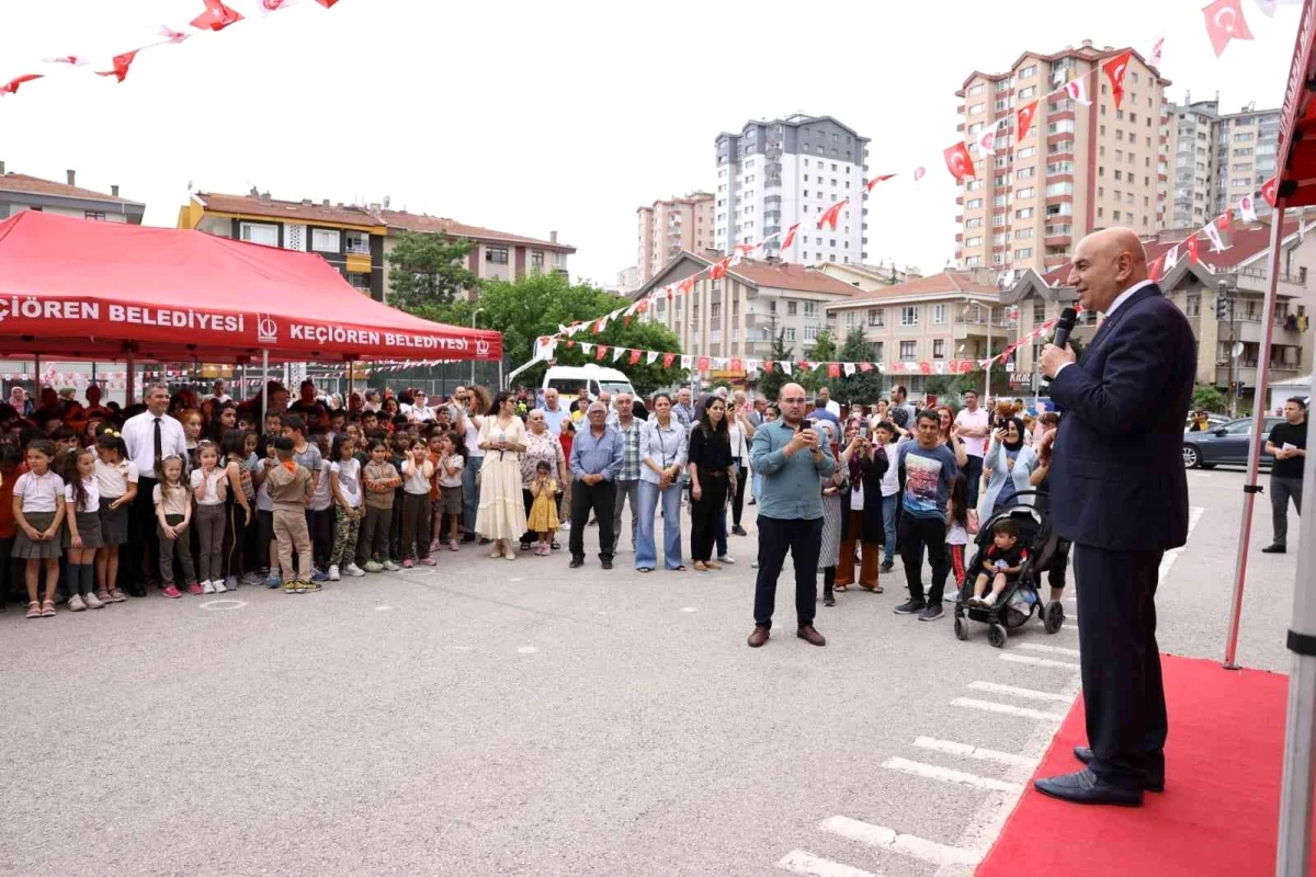 Keçiören Belediye Başkanı Altınok, Barışyolu İlkokulu\'na halı saha müjdesi verdi