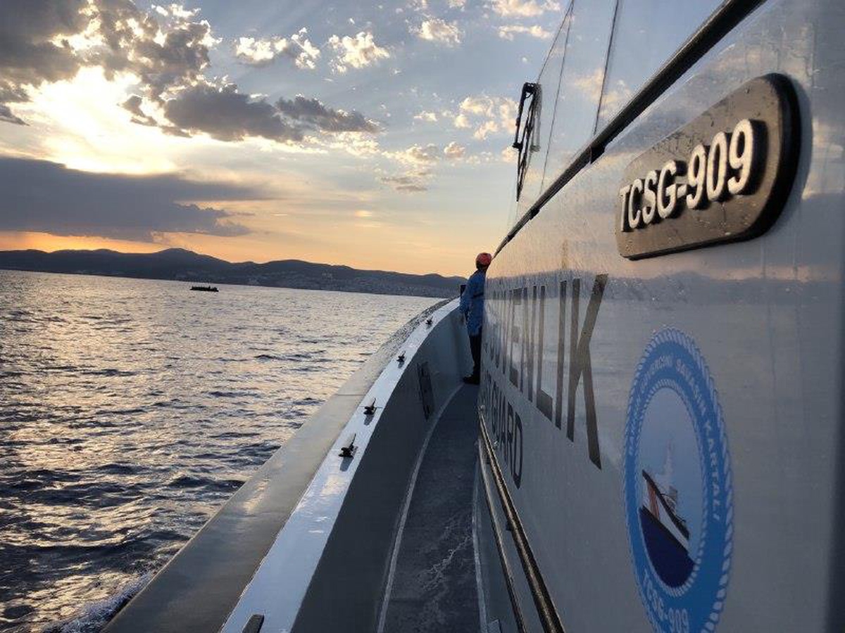 Kuşadası açıklarında 75 düzensiz göçmen yakalandı