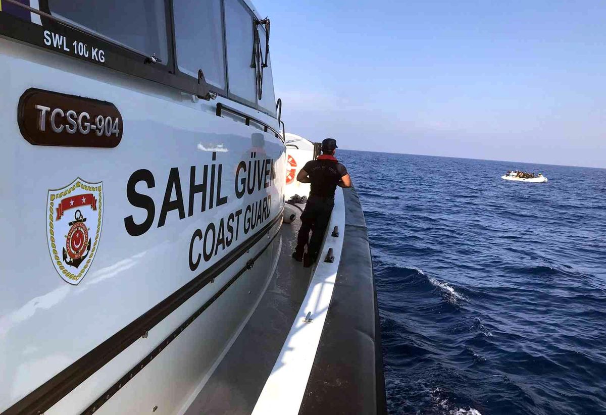 Marmaris ve Datça açıklarında 66 göçmen kurtarıldı
