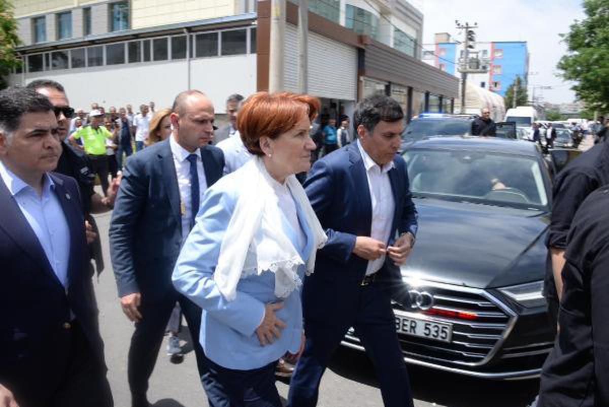 Akşener, Salim Ensarioğlu\'nun Vefat Eden Ağabeyi Abdurrahman Ensarioğlu\'nun Taziyesine Katıldı