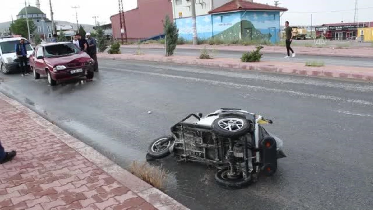 Otomobille çarpışan elektrikli bisikletin sürücüsü hayatını kaybetti