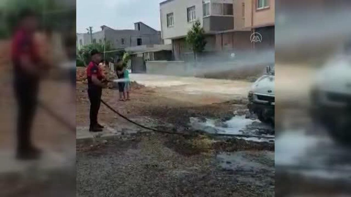 Saman yüklü kamyonette yangın çıktı