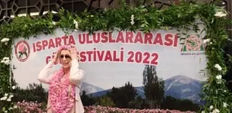 Seda Sayan, Uluslararası Gül Festivali'nde konser verdi