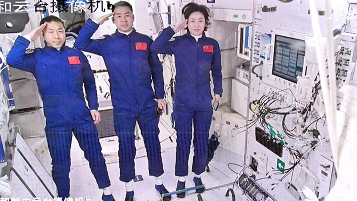Shenzhou-14 Astronotları Uzay İstasyonunun Çekirdek Modülünde