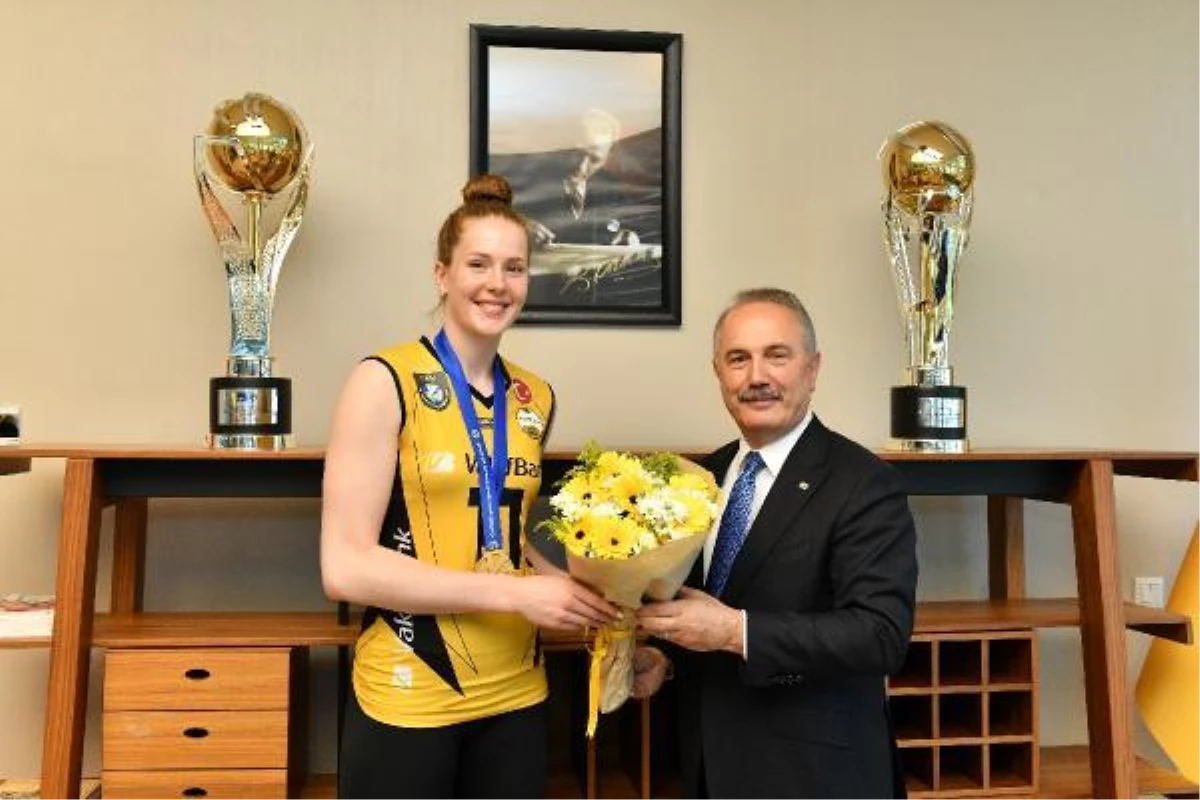 Vakıfbank\'tan İsveçli oyuncu Isabelle Haak\'a veda mesajı Açıklaması