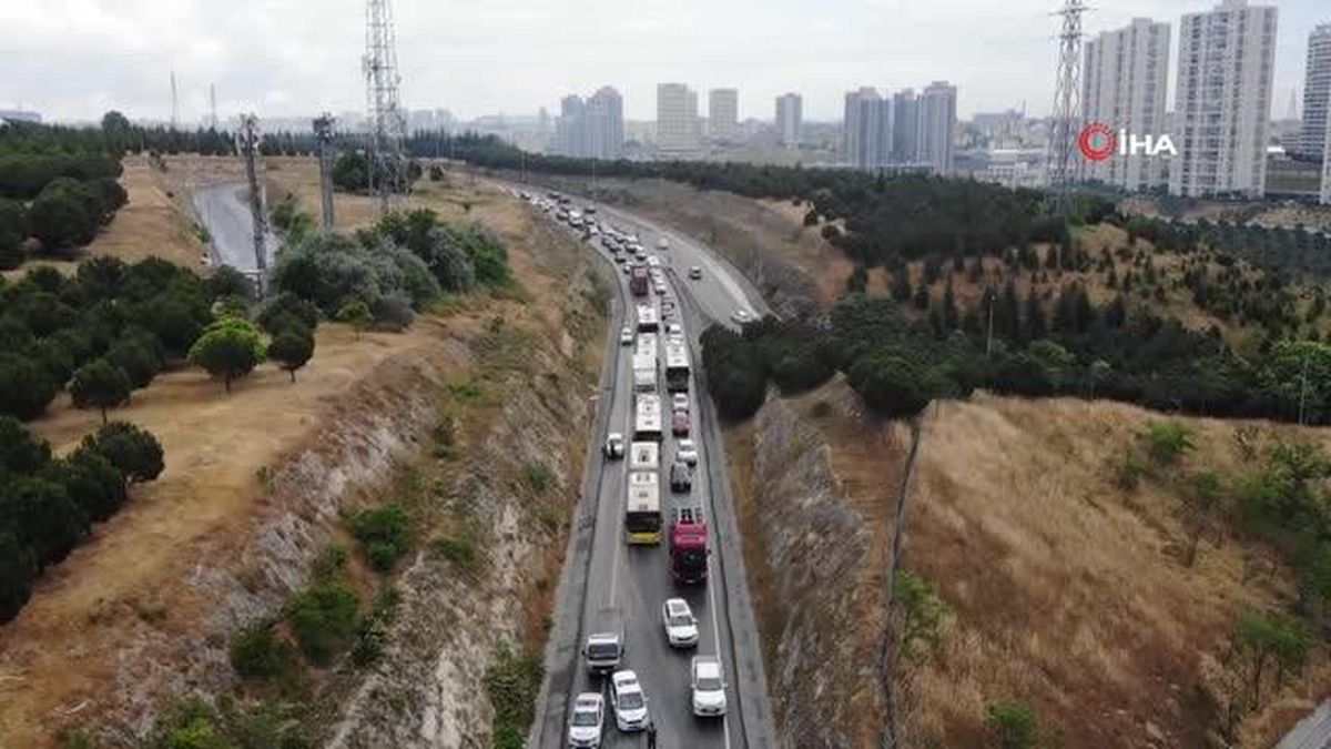 Başakşehir'de güvenlik personellerini taşıyan servis aracı yan yattı: 6 yaralı