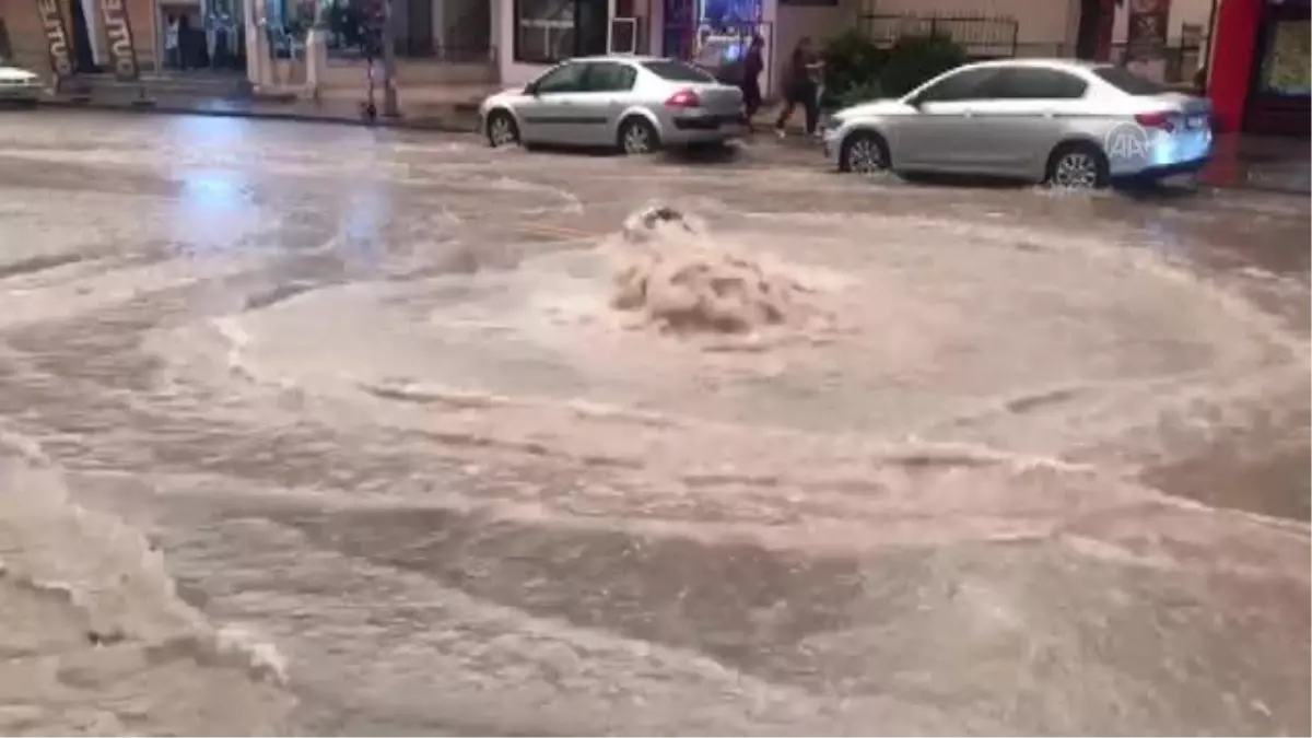 Başkentte akşam saatlerinde etkili olan sağanak yağış hayatı olumsuz etkiledi (7)