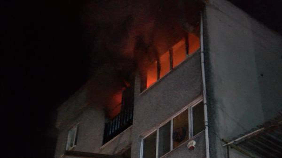 Bayrampaşa\'da iş yeri alev alev yandı