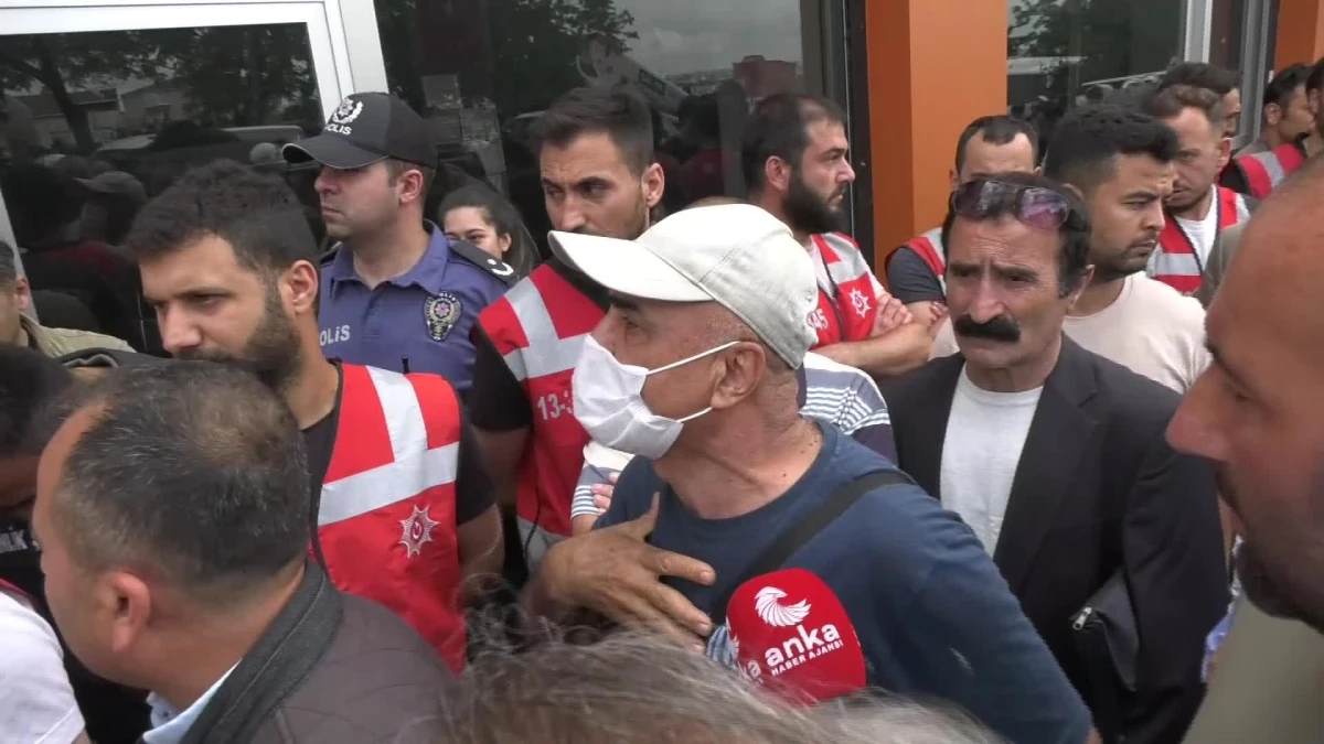 Beyoğlu Fetihtepe\'de \'Zoraki\' Kentsel Dönüşüm: Yurttaşların Elektrik ve Suları Çevik Kuvvet Zoruyla Kesildi