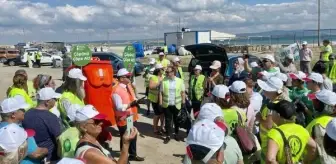 Bolayır sahilinde 250 torba atık toplandı