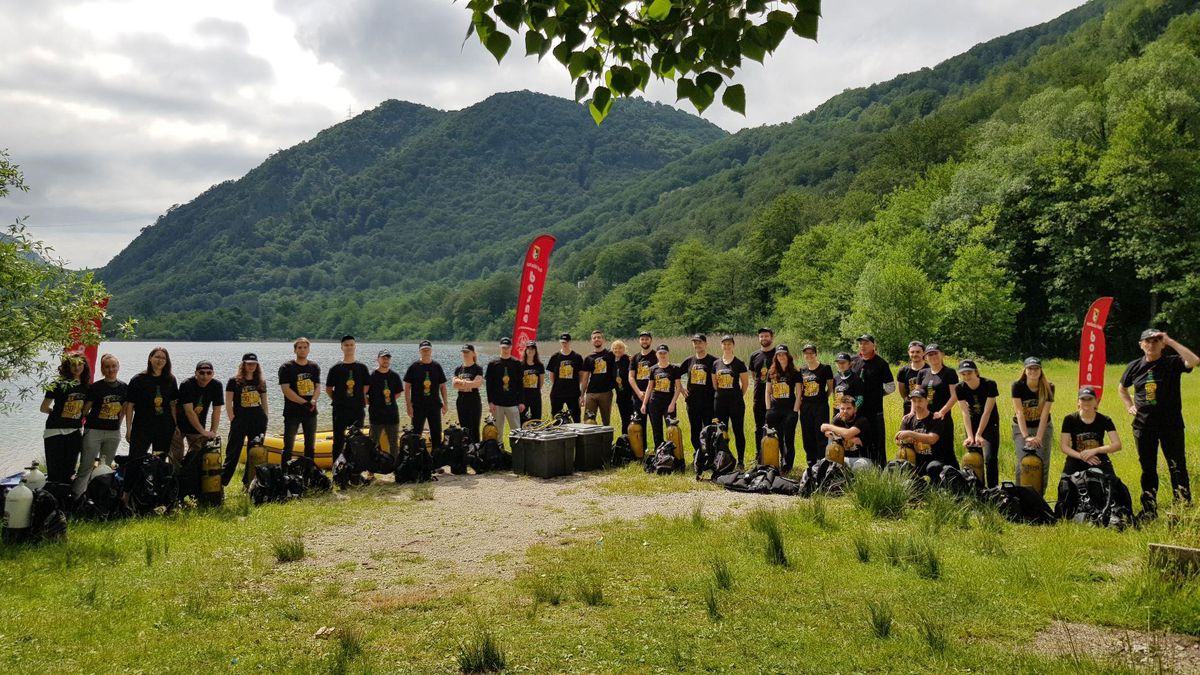Bosna Hersekli dalgıçlar Boracko Gölü\'nde dip temizliği yaptı