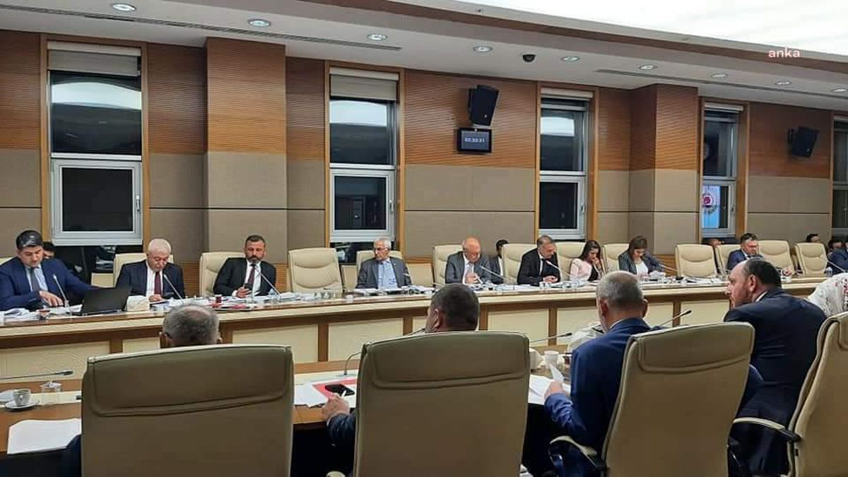 CHP'den Basın Kanunu'na Şerh: 'Toplumsal Muhalefeti Bastırma Yasasıdır'