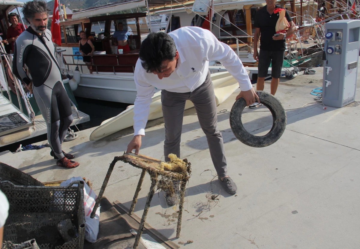 Datça\'da deniz dibi temizliği yapıldı