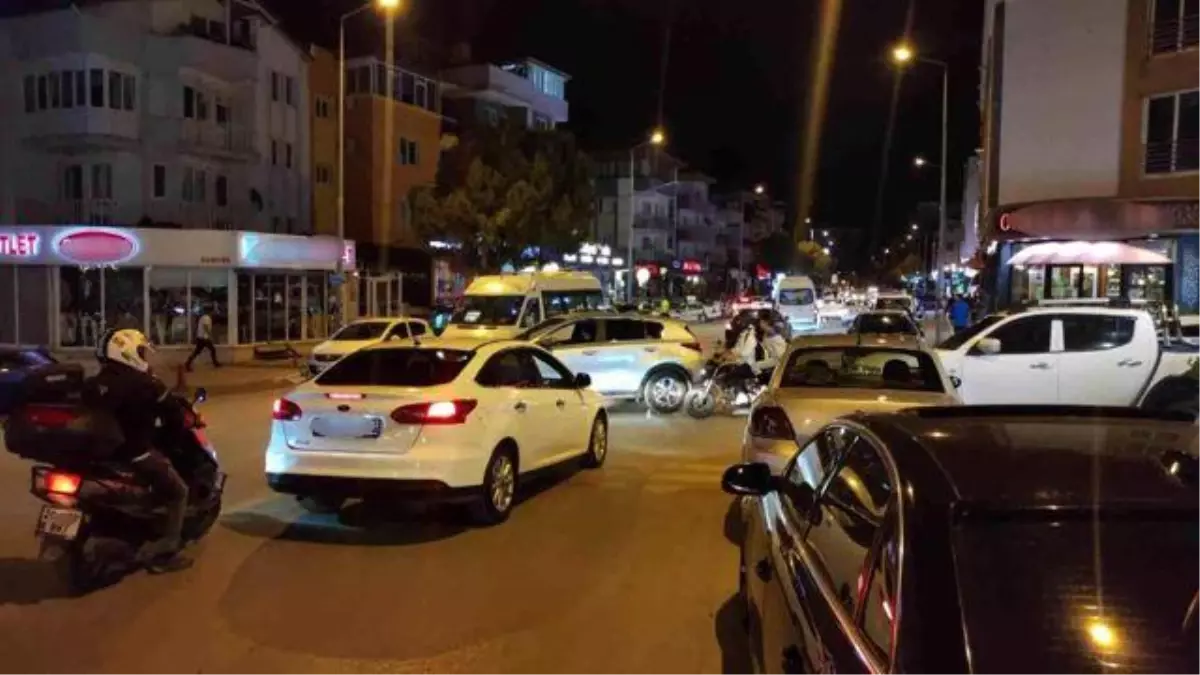 Denizli\'de bir kadın, taksiden çırılçıplak inip alışveriş yaptı! Tepki çeken görüntüler sonrası soruşturma başlatıldı