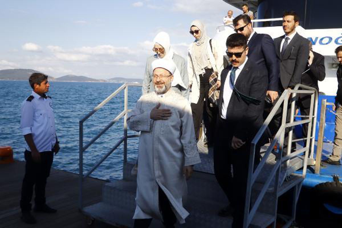 DİYANET İŞLERİ BAŞKANI ERBAŞ 81 İL MÜFTÜSÜYLE ÖZGÜRLÜKLER ADASI\'NI ZİYARET ETTİ