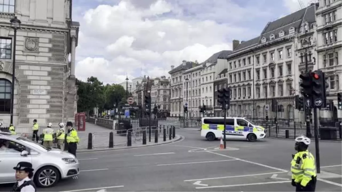 İngiltere\'nin başkenti Londra\'da şüpheli paket alarmı verildi