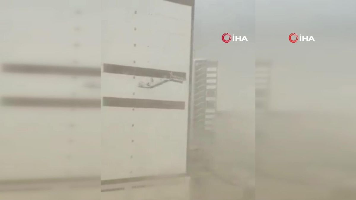 İnşaat işçileri fırtına çıkınca iskeleden düştü: 2 ölü