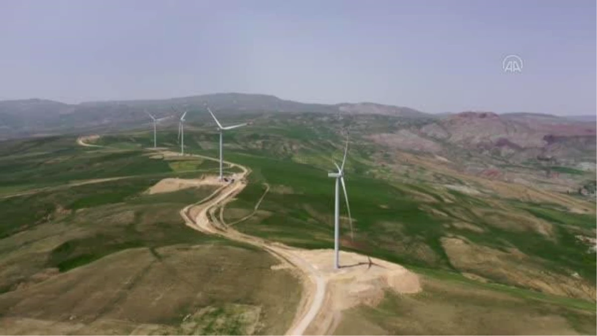 İpek Geçidi\'ne kurulan türbinler rüzgarı enerjiye dönüştürüyor